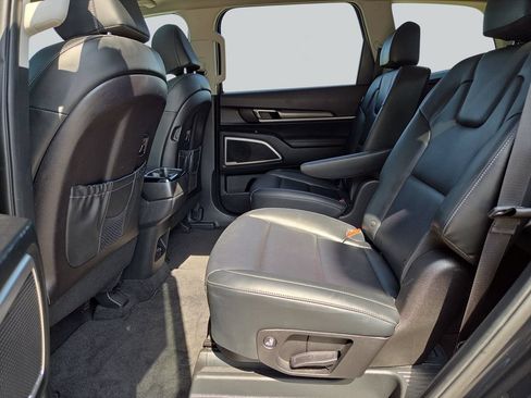 Used 2025 Kia Telluride S FWD image 32