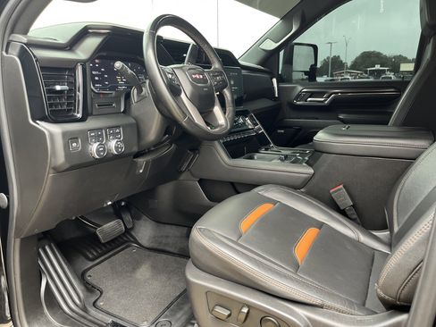 Used 2024 GMC Sierra 2500 AT4 w/ AT4 Preferred Package AWD/4WD image 8