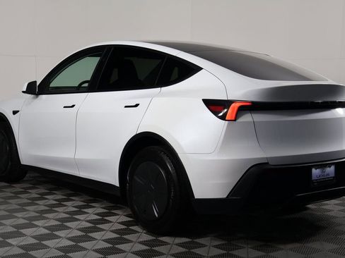Used 2026 Tesla Model Y 2WD image 6