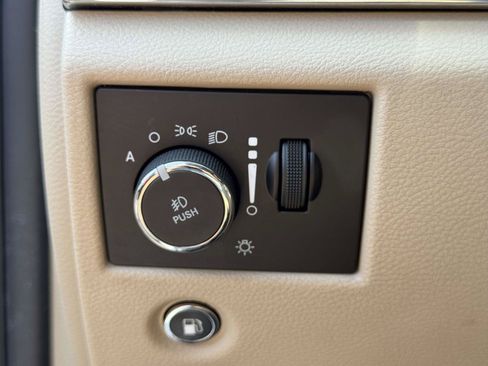 Used 2017 Jeep Grand Cherokee Limited AWD/4WD image 16