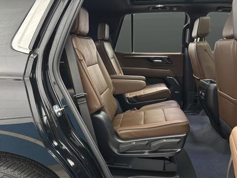 Used 2025 Chevrolet Tahoe High Country AWD/4WD image 24