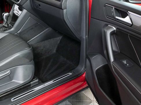 Used 2024 Volkswagen Tiguan SE R-Line image 27