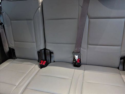 Used 2023 GMC Yukon SLT w/ SLT Luxury Package image 17