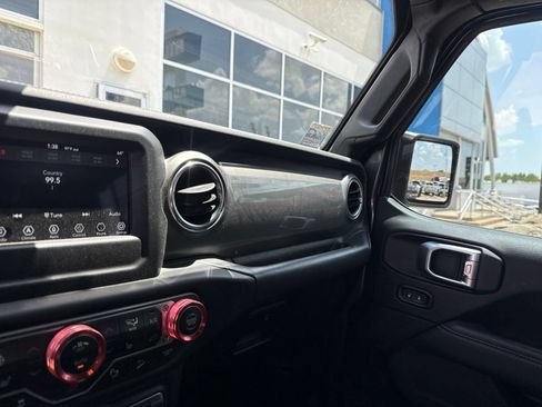Used 2019 Jeep Wrangler Unlimited Sahara w/ Safety Group AWD/4WD image 23