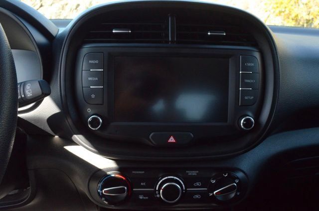 Used 2025 Kia Soul LX w/ LX Technology Package FWD image 44