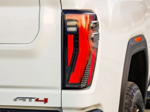 Used 2025 GMC Sierra 2500 AT4 image 10