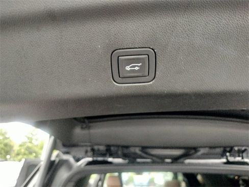 Used 2023 Chevrolet Suburban High Country image 17