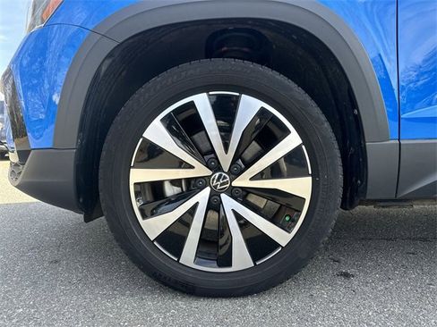 Used 2022 Volkswagen Taos SE w/ Panoramic Sunroof Package image 11