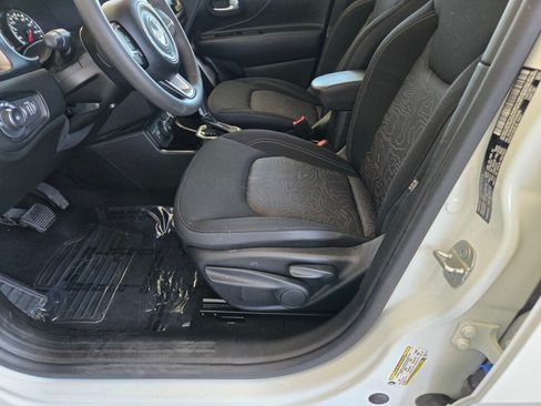 Used 2023 Jeep Renegade Latitude AWD/4WD image 21