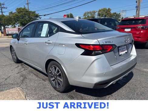 Used 2023 Nissan Versa SV image 5