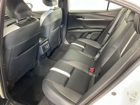 Used 2025 Toyota Camry SE FWD image 19
