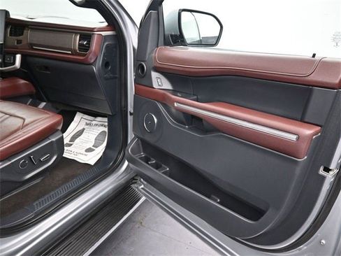 Used 2022 Ford Expedition Max Limited image 16