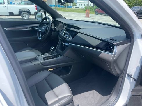 Certified 2025 Cadillac XT6 Luxury FWD image 18