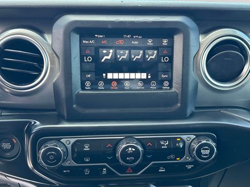 Used 2021 Jeep Wrangler Unlimited Sahara AWD/4WD image 9