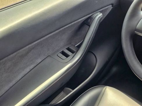 Used 2023 Tesla Model Y Long Range AWD/4WD image 18