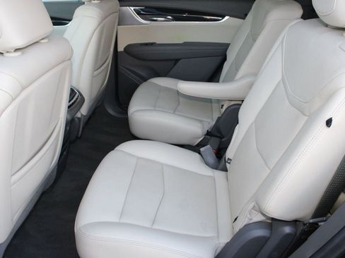 Used 2021 Cadillac XT6 Premium Luxury image 14