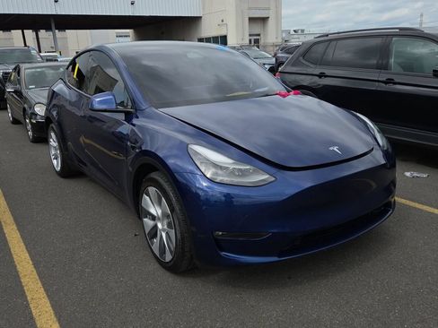 Used 2023 Tesla Model Y Long Range AWD/4WD image 2
