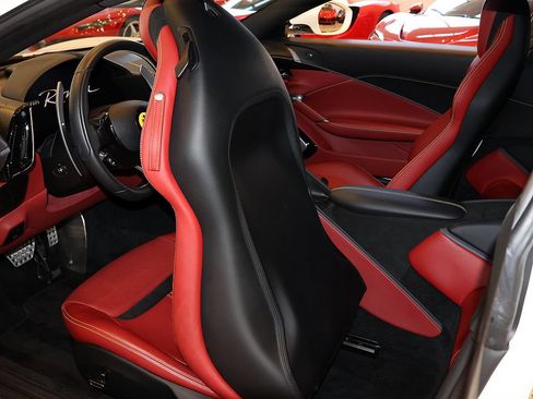 Used 2021 Ferrari Roma RWD image 94