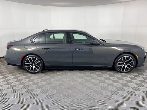 Used 2026 BMW i7 xDrive60 image 3