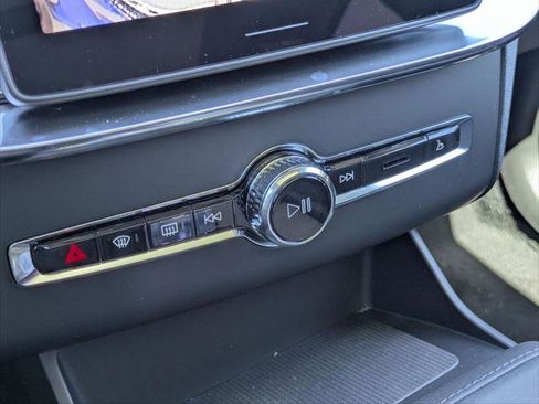 New 2026 Volvo XC90 B5 Plus w/ Protection Package image 8