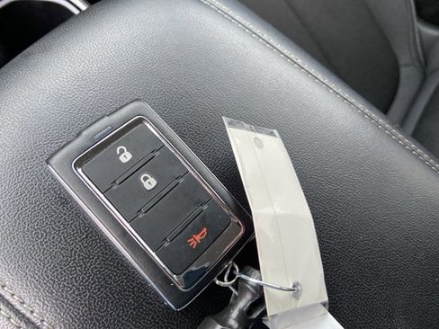 Used 2023 Jeep Grand Cherokee L Laredo image 42