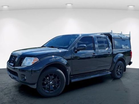 Used 2021 Nissan Frontier SV w/ Midnight Edition Floor Mats AWD/4WD image 2