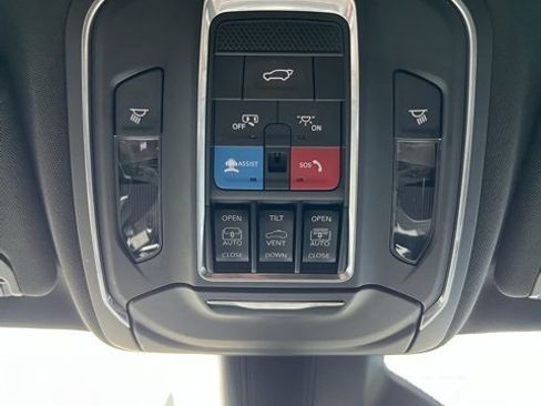 Used 2022 Jeep Wagoneer Series II w/ Convenience Group I image 39