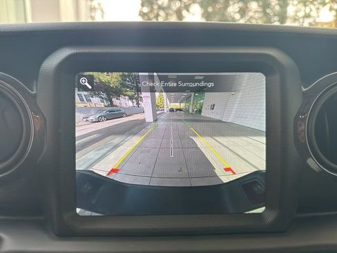 Used 2021 Jeep Gladiator Sport image 20