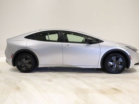 Used 2024 Toyota Prius LE image 3