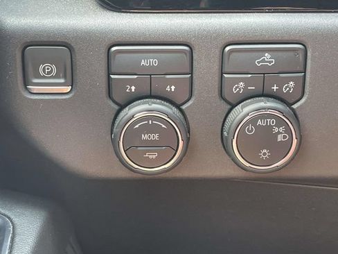 Used 2024 Chevrolet Silverado 1500 LT AWD/4WD image 27