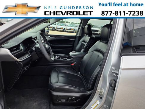 Used 2024 Jeep Grand Cherokee Limited AWD/4WD image 16