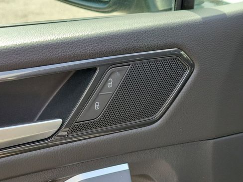 Used 2023 Volkswagen Tiguan SE image 17