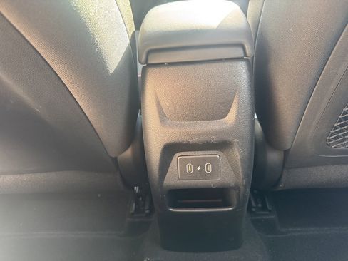 Used 2025 Hyundai Venue SEL image 35