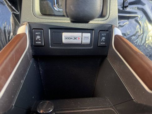Used 2018 Subaru Forester 2.5i Touring AWD/4WD image 15