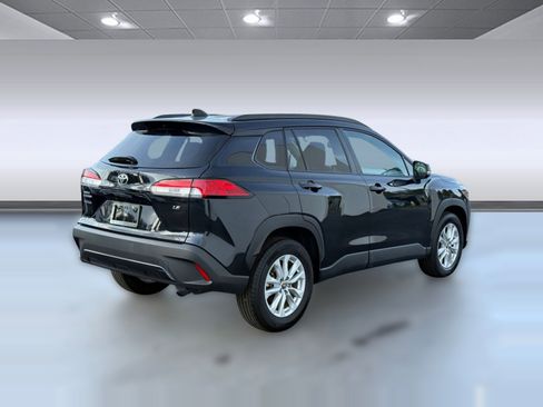Used 2025 Toyota Corolla Cross LE image 8