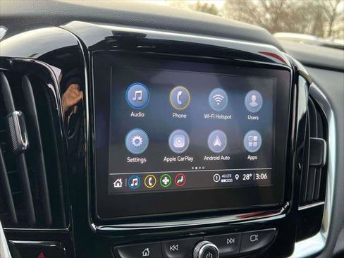 Used 2023 Chevrolet Traverse LT w/ Rear Camera Mirror Package image 27