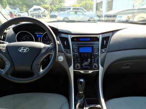 Used 2013 Hyundai Sonata Hybrid image 7