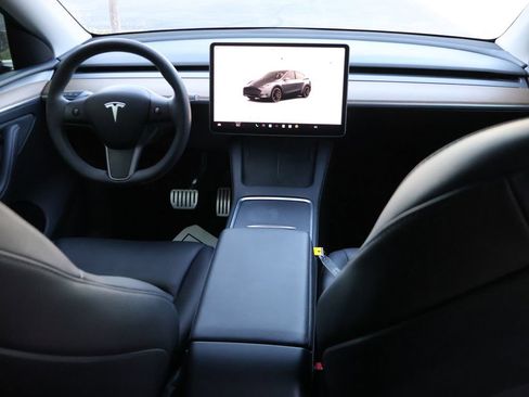 Used 2023 Tesla Model Y Performance image 14
