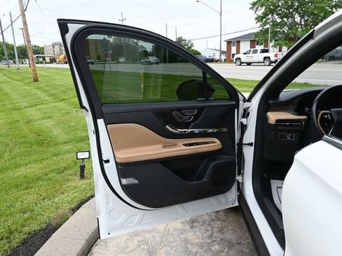 Used 2022 Lincoln Corsair Reserve AWD/4WD image 26