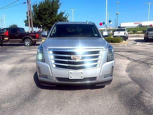 Used 2019 Cadillac Escalade Premium Luxury AWD/4WD image 3