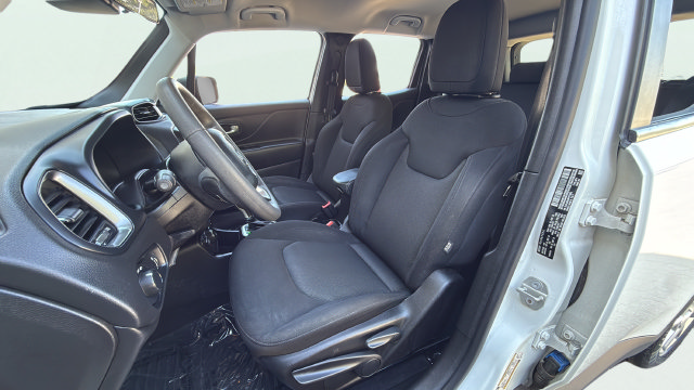 Used 2023 Jeep Renegade Latitude AWD/4WD image 13