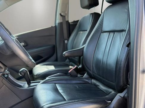 Used 2020 Chevrolet Trax LT w/ LT Convenience Package FWD image 15