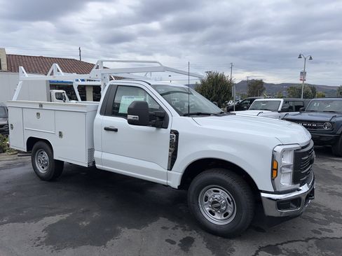New 2026 Ford F250 XL w/ XL Chrome Package image 3