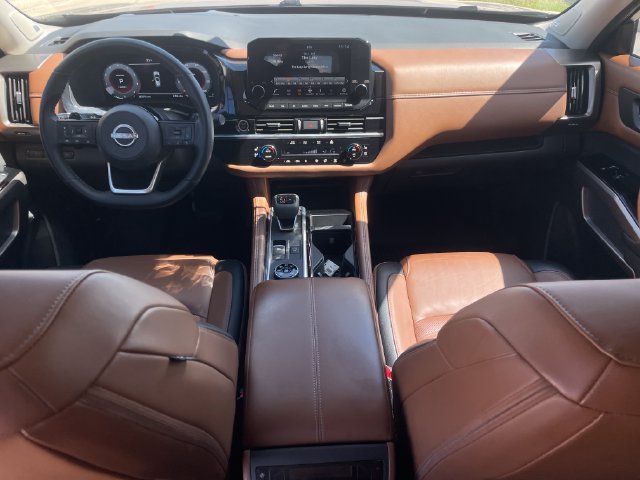 Used 2024 Nissan Pathfinder Platinum w/ Cargo Package AWD/4WD image 9