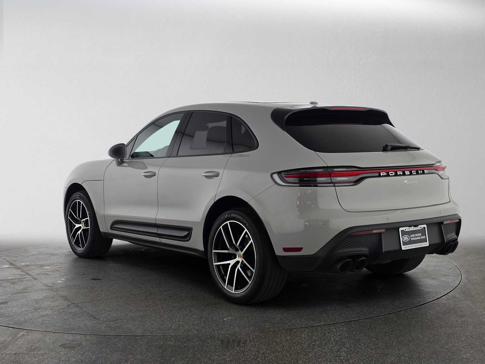 Used 2024 Porsche Macan AWD/4WD image 3