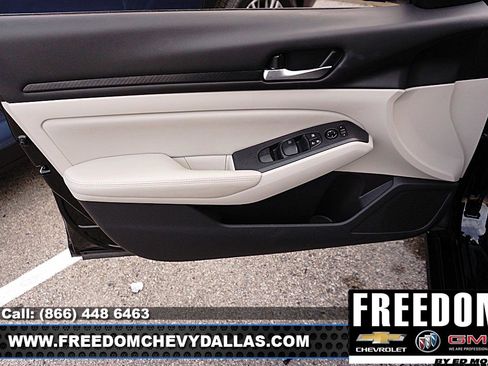 Used 2025 Nissan Altima 2.5 SV image 32