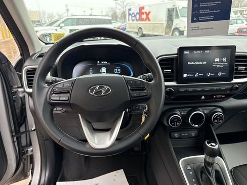 Certified 2023 Hyundai Venue SEL image 7