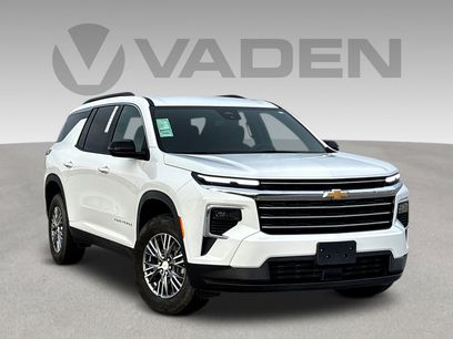 Used 2025 Chevrolet Traverse LT