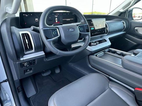 Used 2025 Ford Expedition Active AWD/4WD image 10