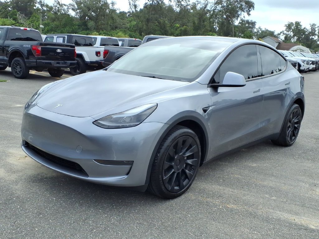 Used 2025 Tesla Model Y Long Range RWD image 3